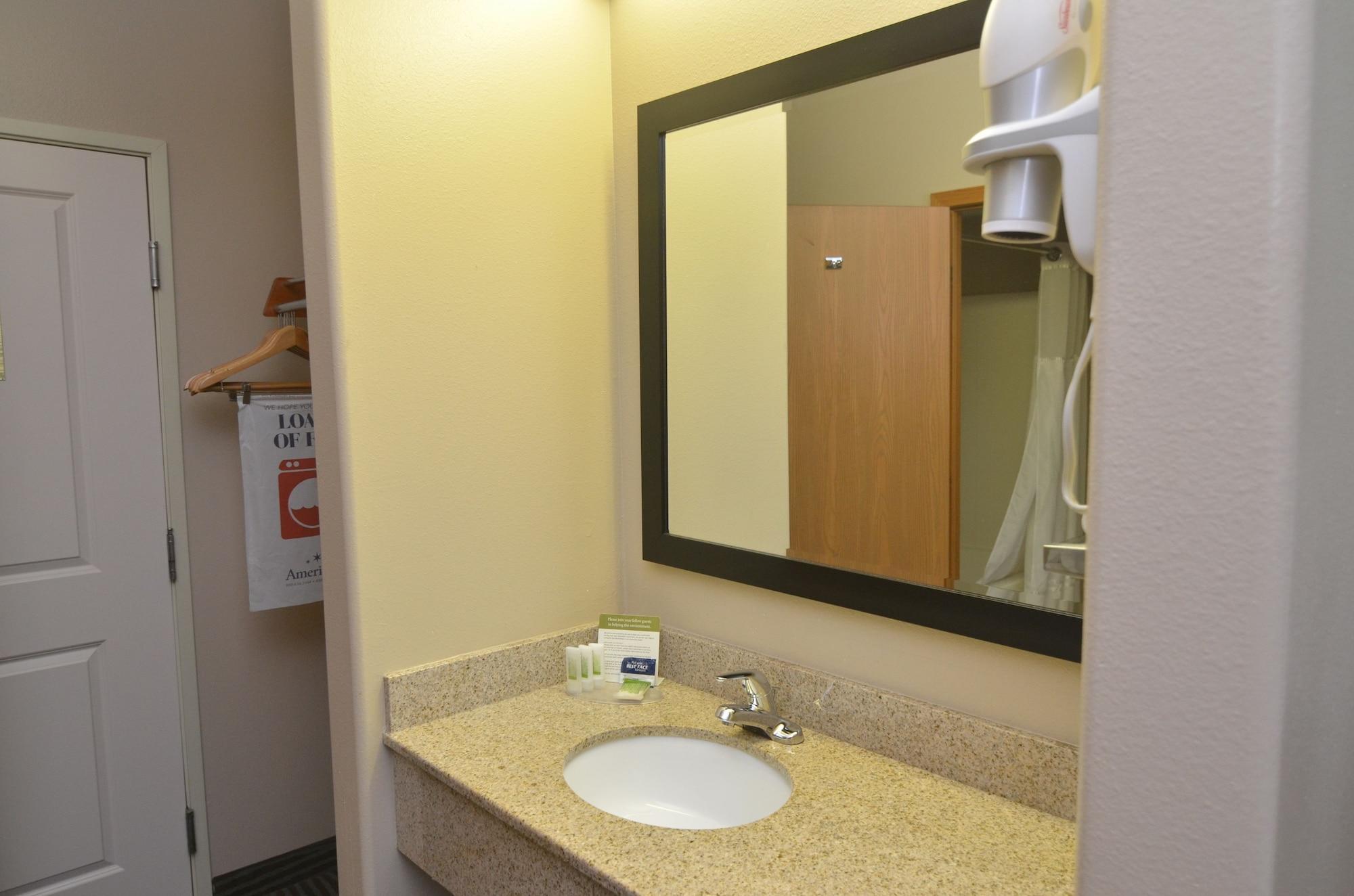 Americinn By Wyndham Des Moines Airport Exterior photo
