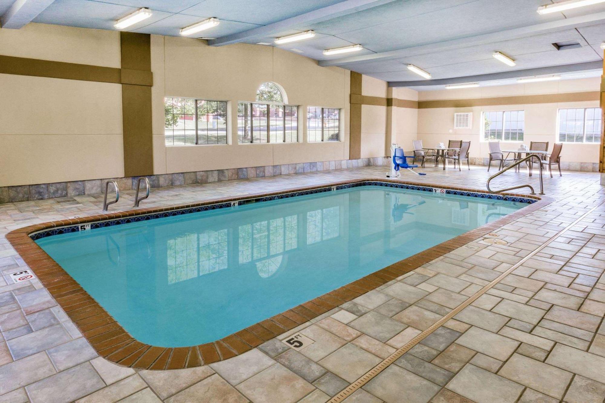 Americinn By Wyndham Des Moines Airport Exterior photo
