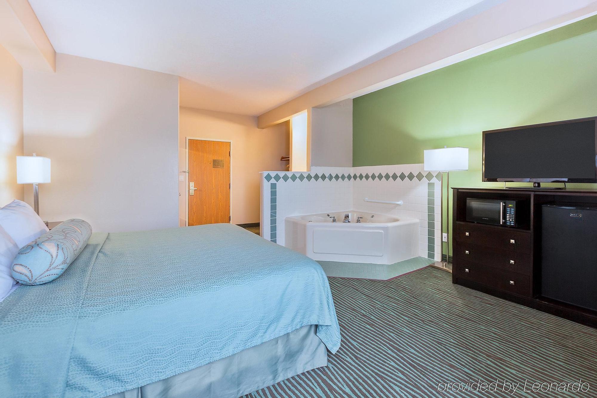 Americinn By Wyndham Des Moines Airport Exterior photo